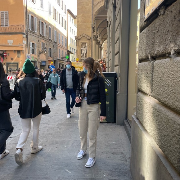 Meet your Posher, Lilliana - Picture 2 of 6